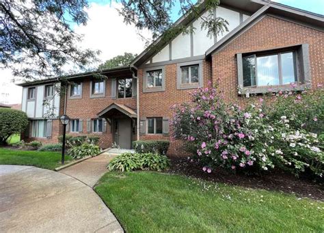 52 parliament dr w, palos heights, il 3 beds, 2